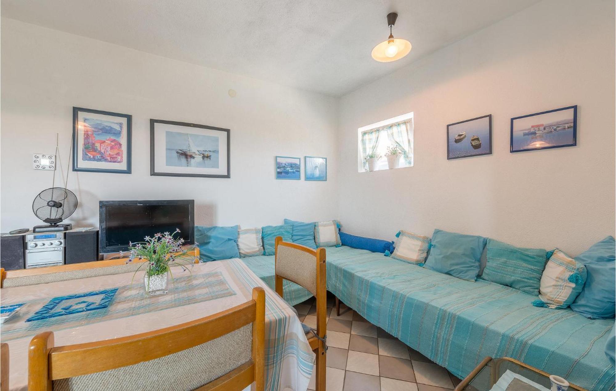 1 Bedroom Lovely Apartment In Tribunj Tribalj 外观 照片
