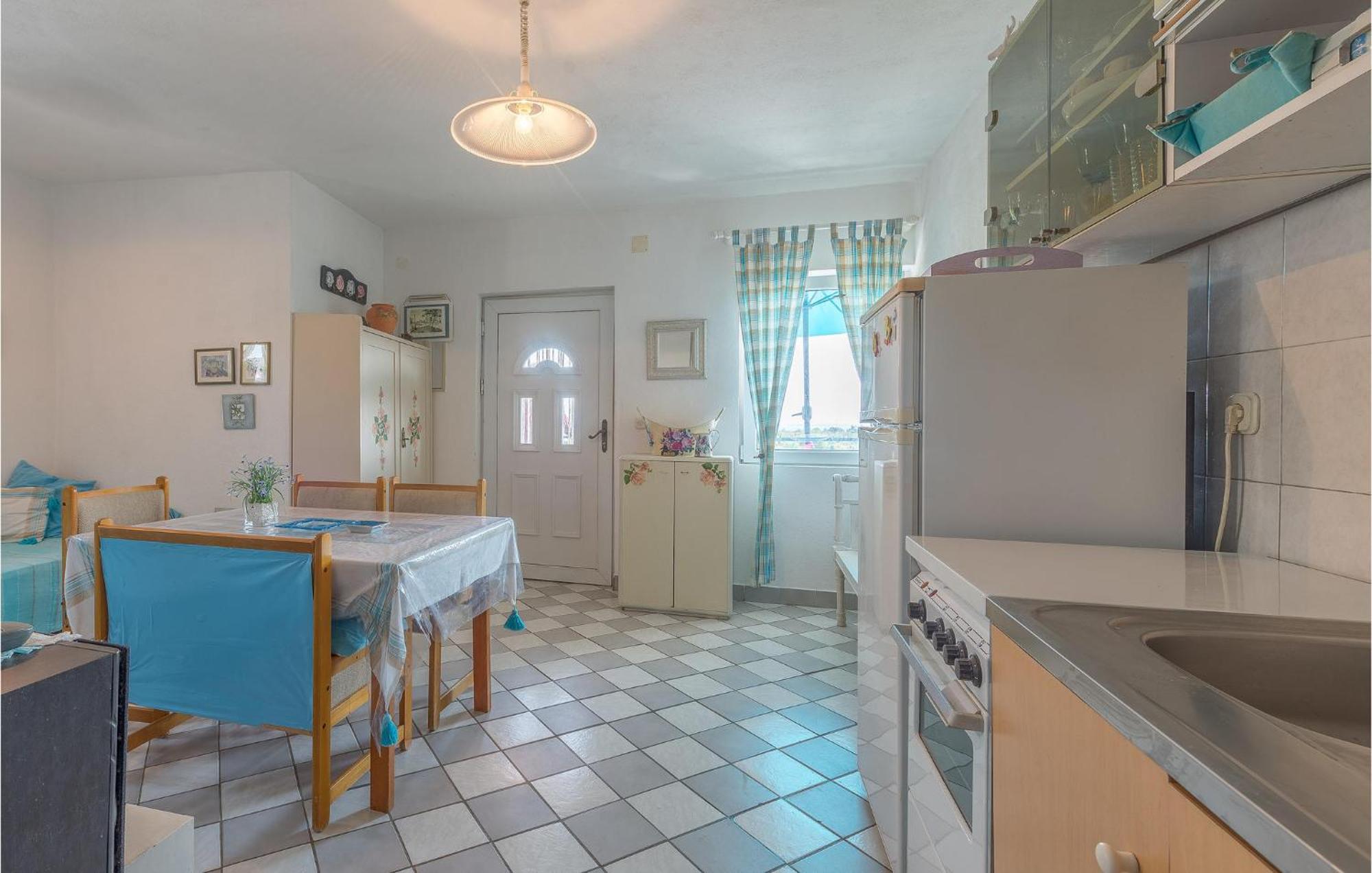 1 Bedroom Lovely Apartment In Tribunj Tribalj 外观 照片