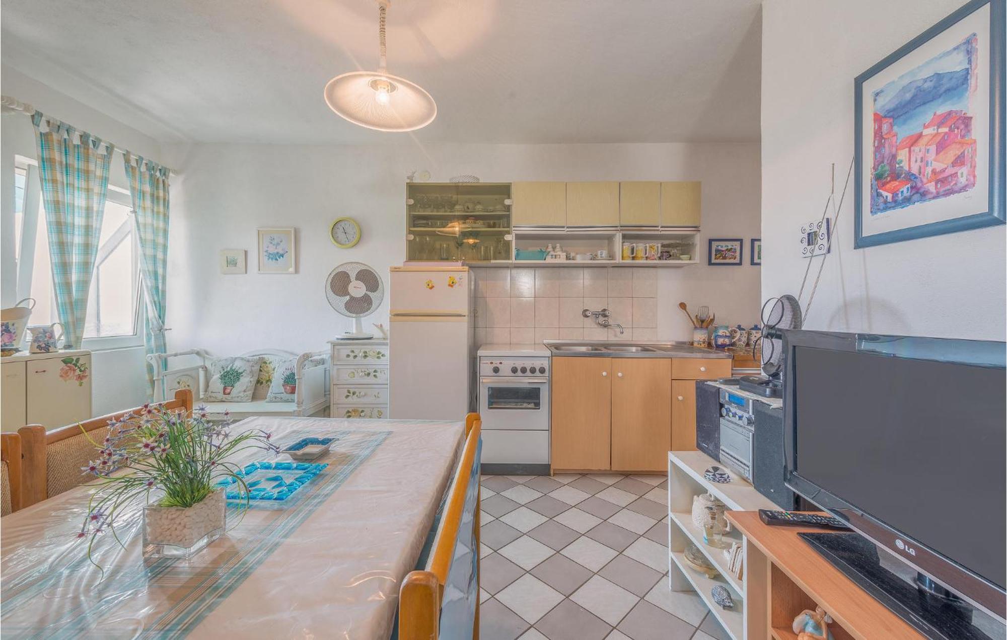 1 Bedroom Lovely Apartment In Tribunj Tribalj 外观 照片