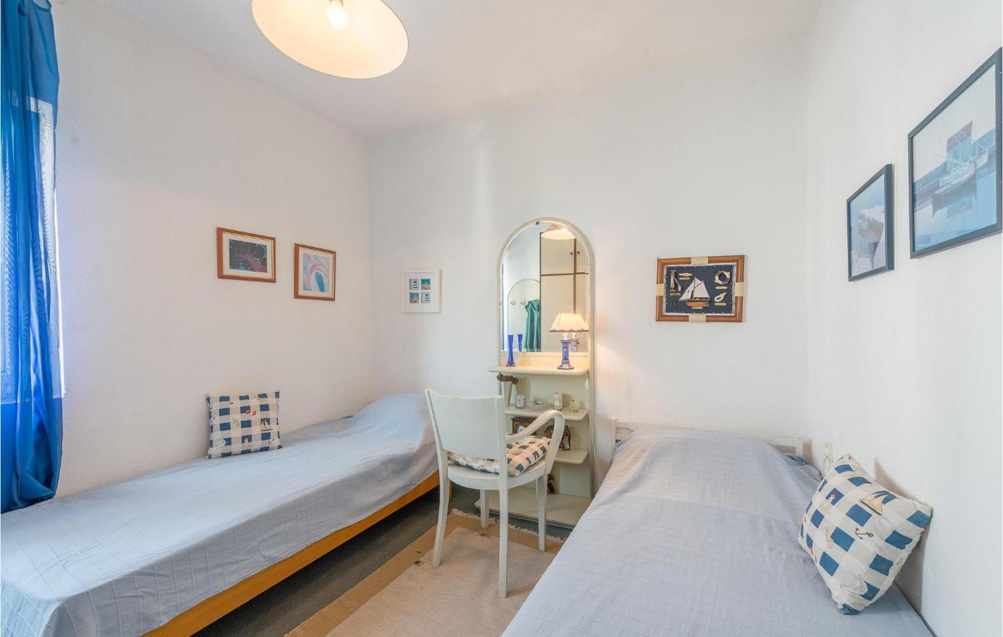 1 Bedroom Lovely Apartment In Tribunj Tribalj 外观 照片